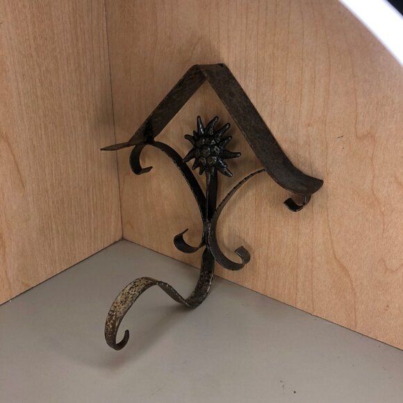 Vintage Metal Sun Hook - Picture 3 of 8